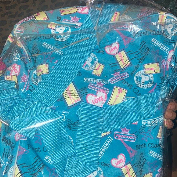 Néw Paris Hilton travel backpack w/bonus passport - Picture 2 of 3